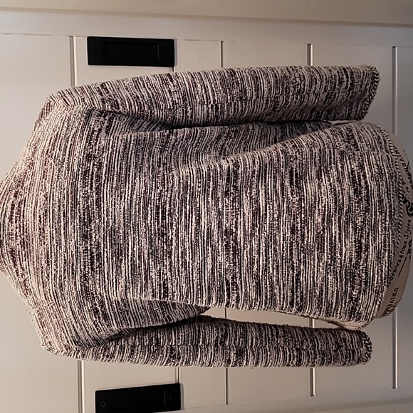 Long-sleeved Blazer With Side Pockets - Picture 4 of 12